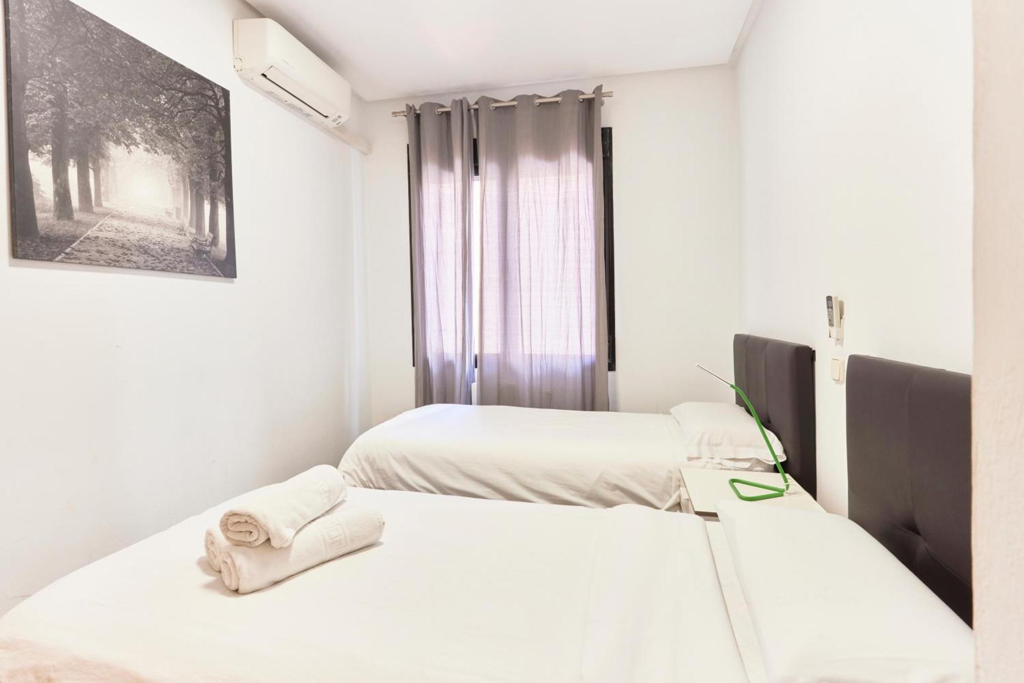 Alojamiento Santa Rosa Madrid Bagian luar foto
