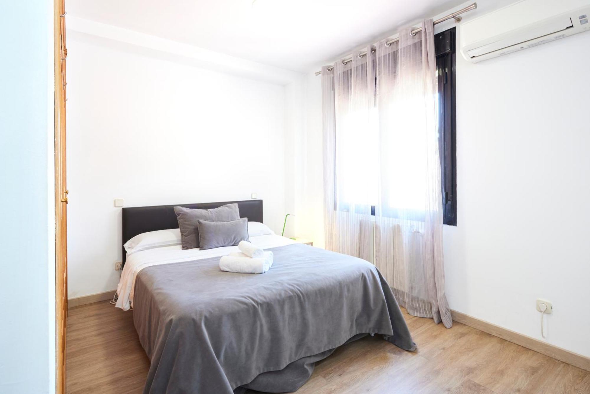 Alojamiento Santa Rosa Madrid Bagian luar foto